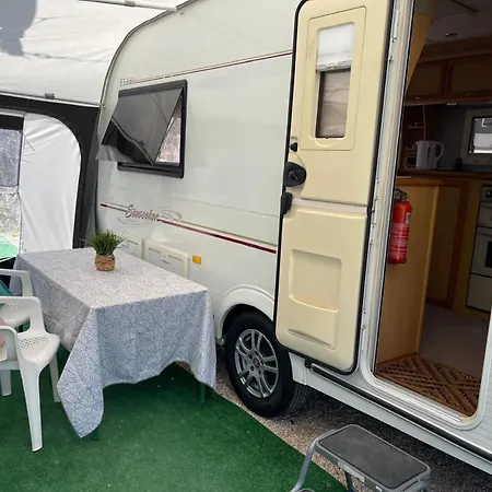Caravana Estatica En Mediterraneo カルプ
