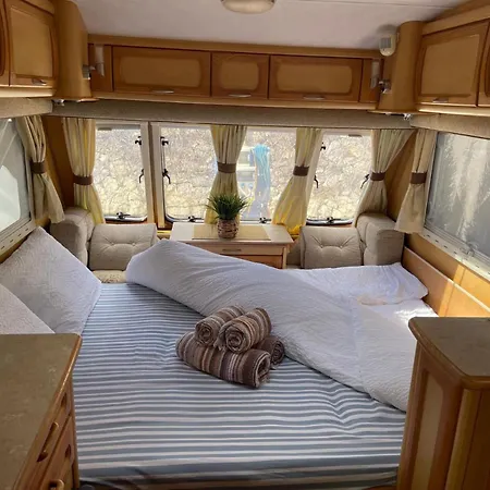 Caravana Estatica En Mediterraneo キャンプ場 カルプ