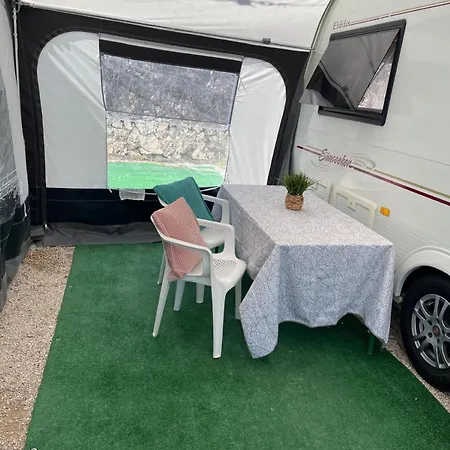 مكان تخييم Caravana Estatica En Mediterraneo كاليبي