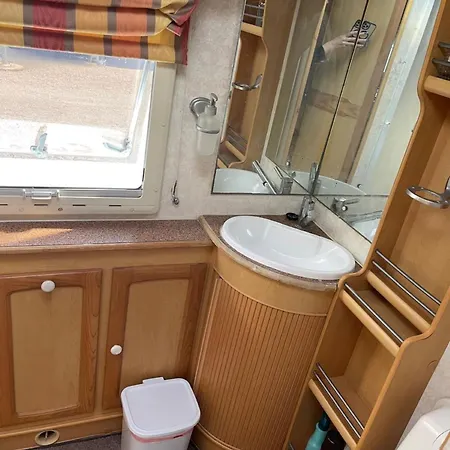 Caravana Estatica En Mediterraneo